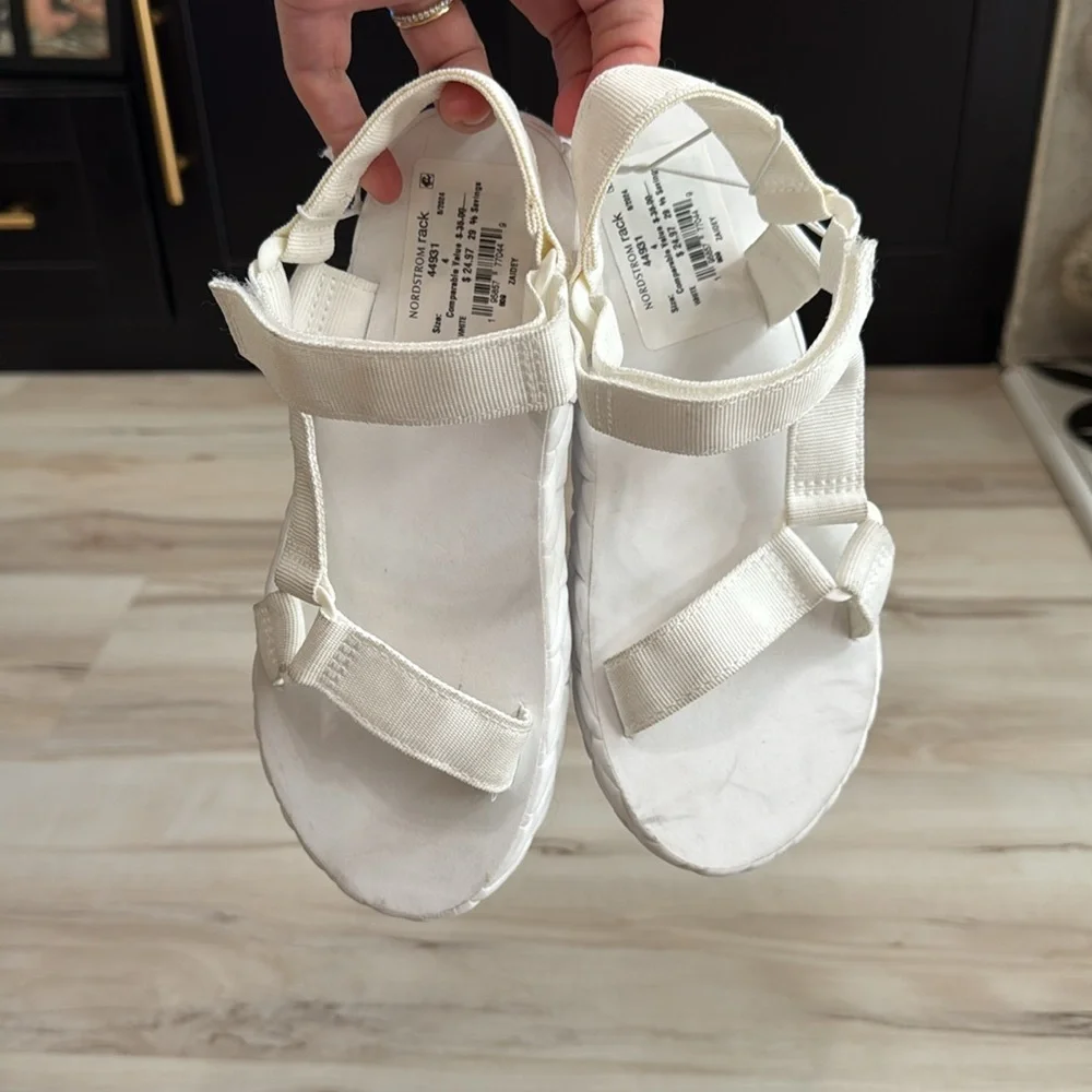 DV by Dolce Vita Zaidey Sandal in White